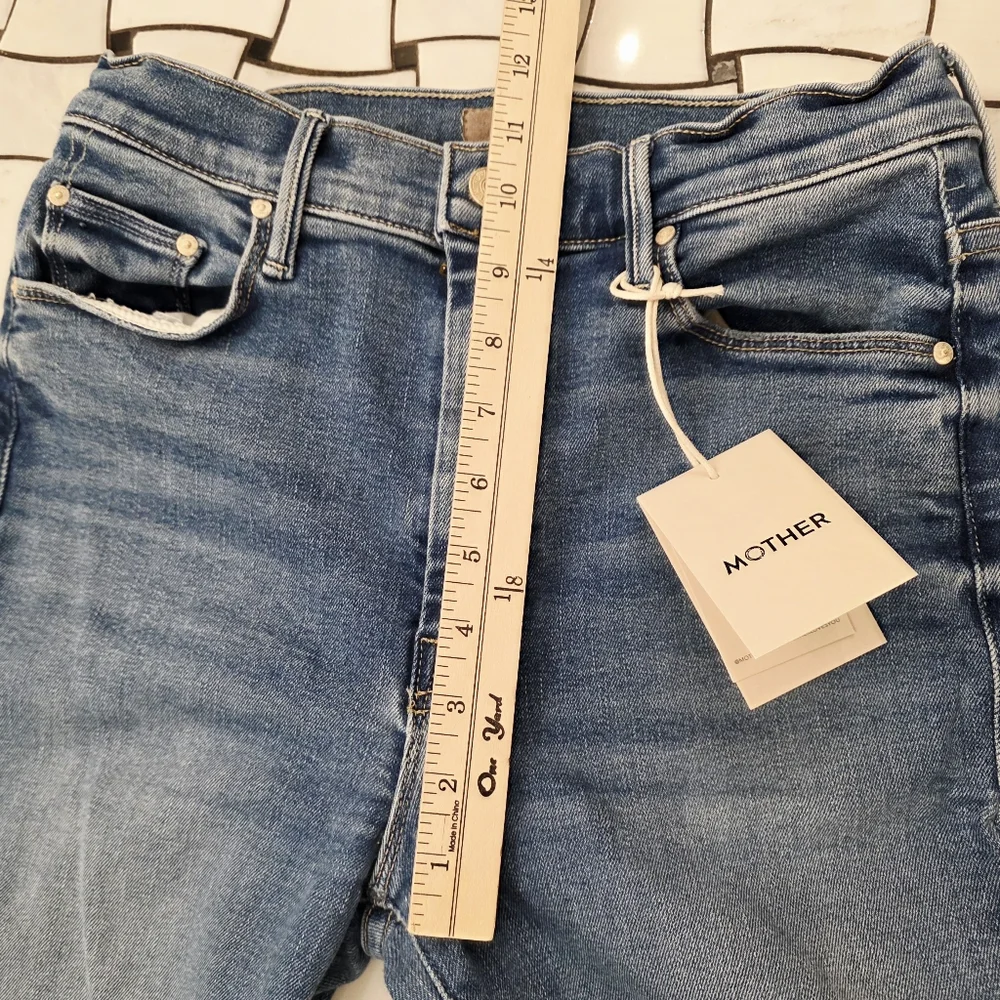 MOTHER High Waisted Weekender Skimp Flare Jeans Size 28 - Picture 9 of 14